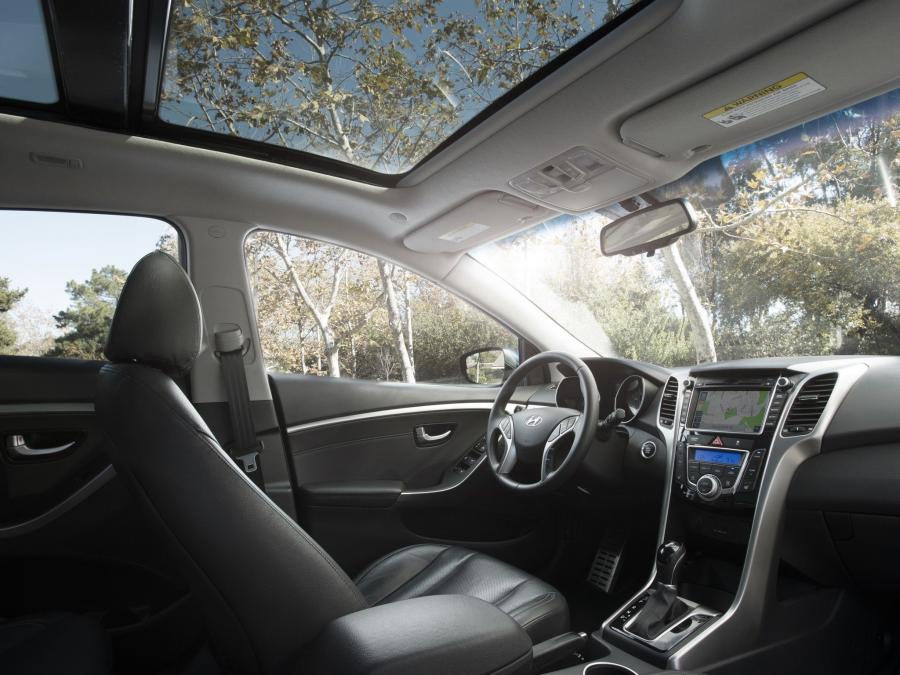  Hyundai Elantra GT 2012 года  (фото 2 из 151)